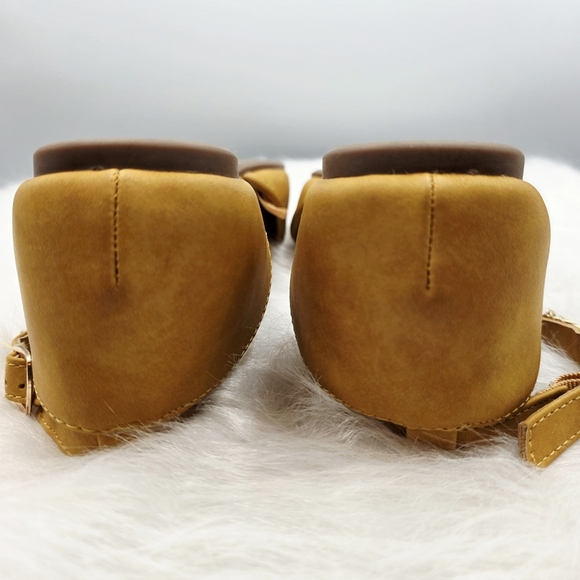 Daisy Fuentes Fall Color Flats with Feather Dangle Ankle Strap Size 7 - Picture 5 of 8